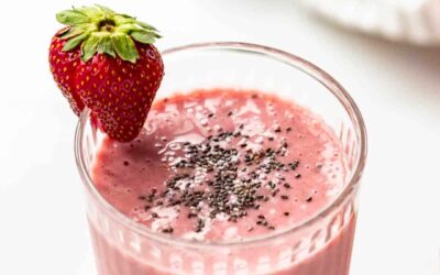 Batido de leche de almendras con fresas y semillas de chía